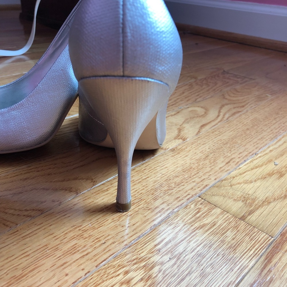 Silver heels - Picture 2 of 4